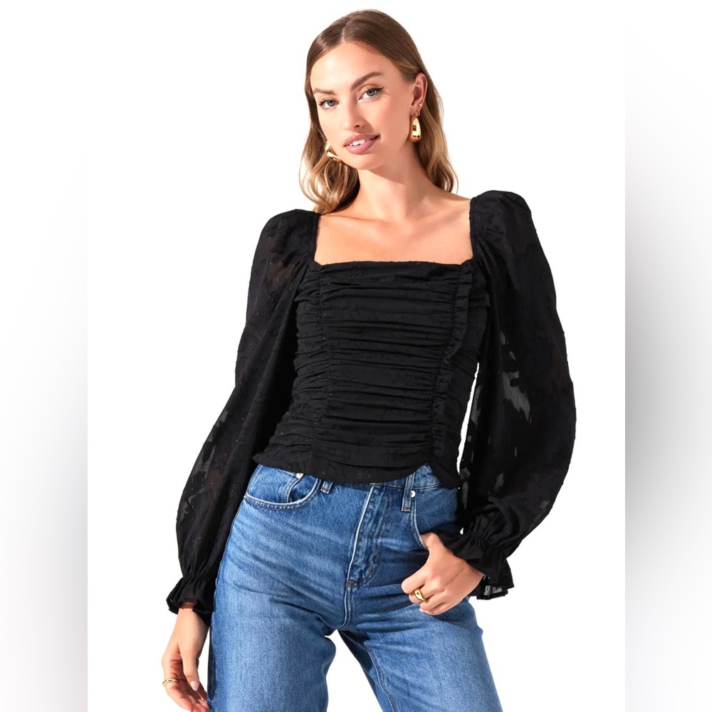 ASTR the Label Tonina Square Neck Puff Sleeve Top S